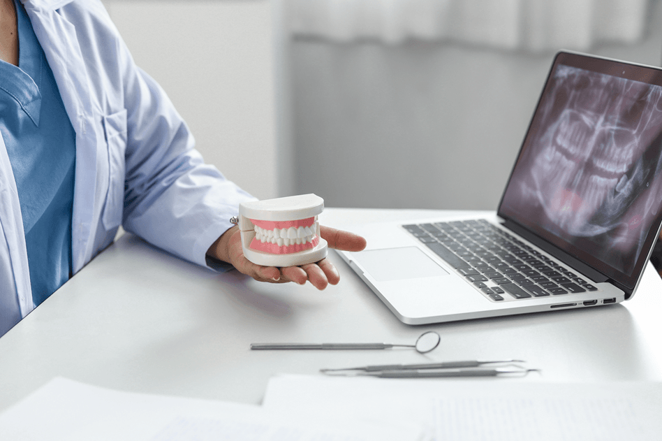 online-aligners-vs-clinic-based-invisalign-in-gurgaon